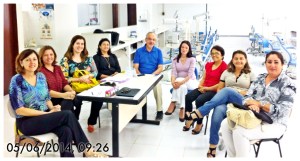 Reunião de professores e funcionários de disciplinas clínicas. Pauta: aprimoramento das atividades.